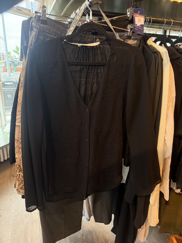 ZARA skyrta með útsaum