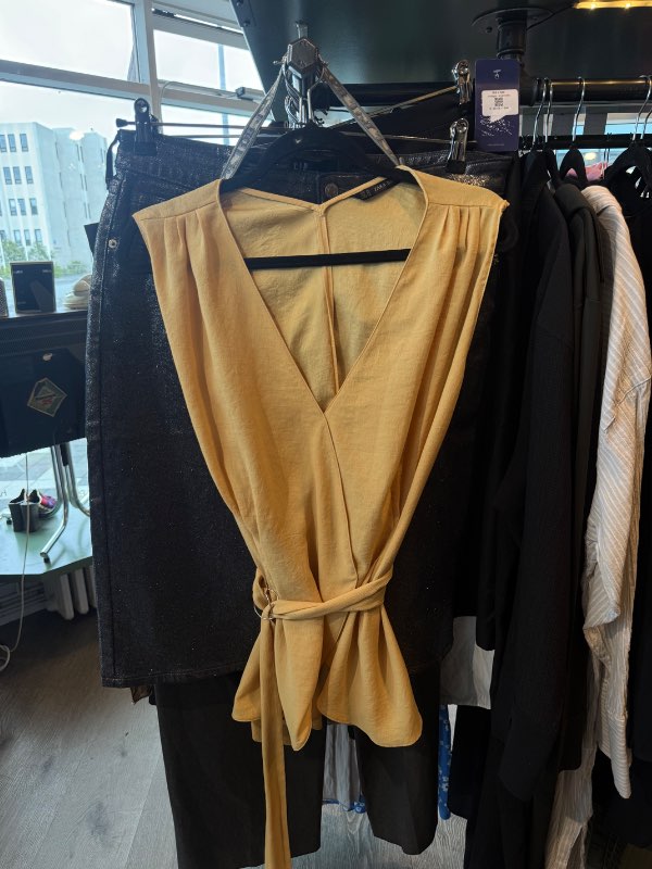 ZARA bundinn toppur