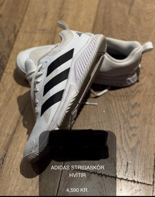 Adidas strigaskór hvítir