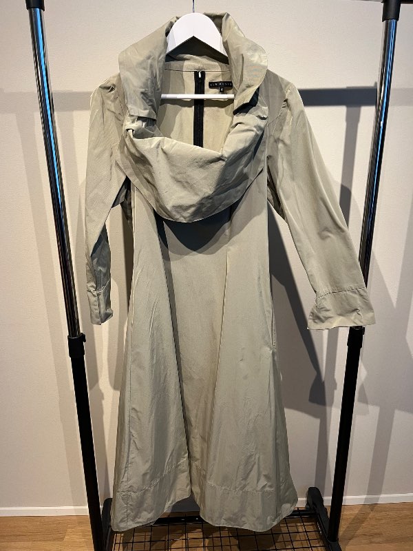 Ljósgræn silkikjóll ELM