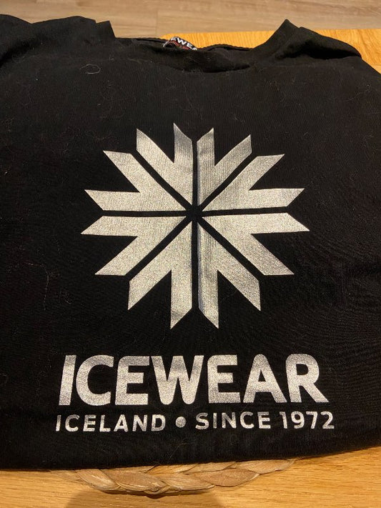 black t-shirt Ice weare