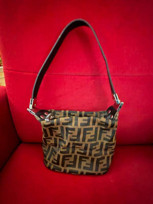 Fake Fendi veski