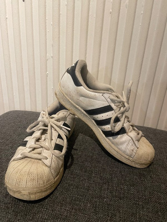 Adidas skór