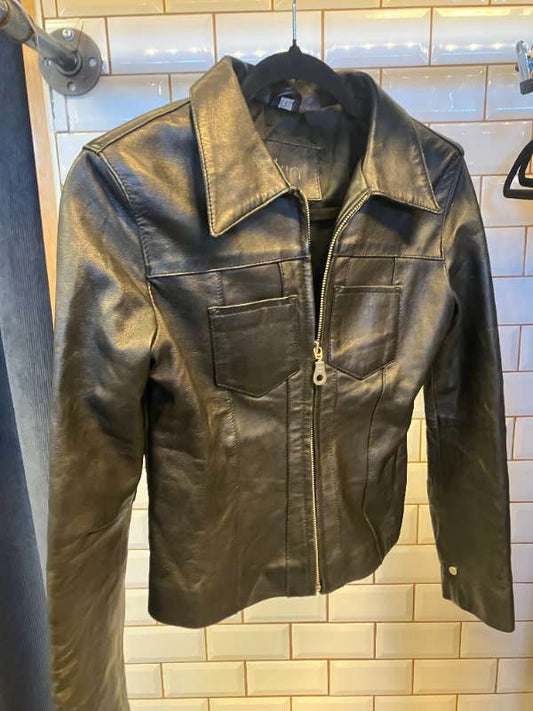 Svartur pleðurjakki SKIN