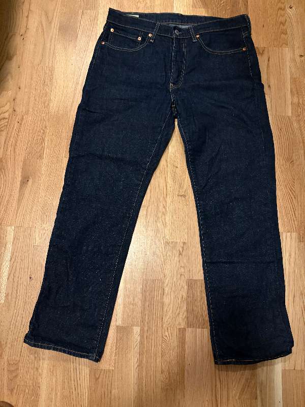Dökkbláar Levi's 514 buxur