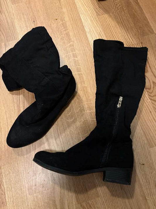 Liz Claiborne gervirússkinsstígvél svört