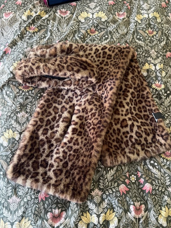 Faux fur scarf leopard Zara