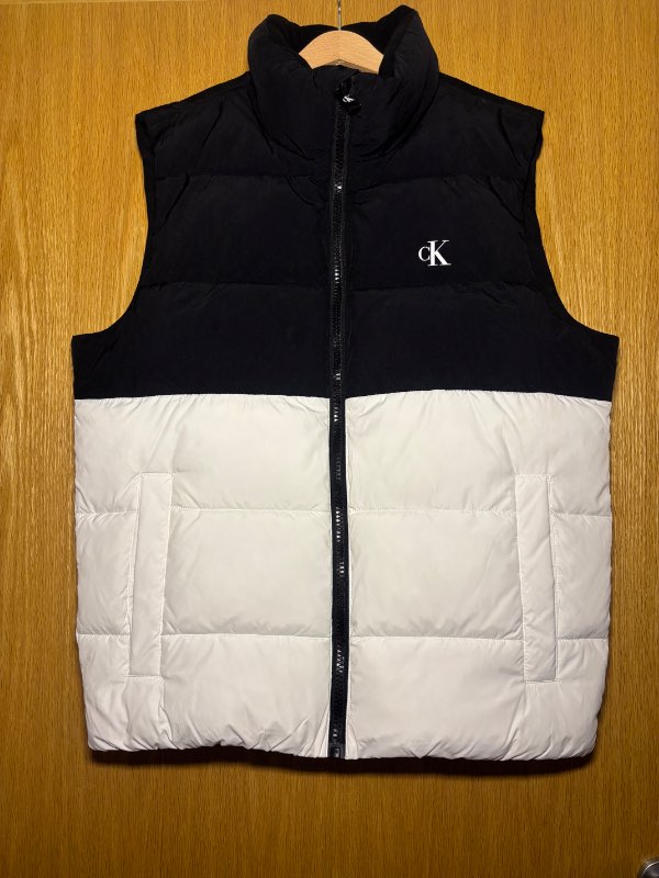 Calvin Klein vesti