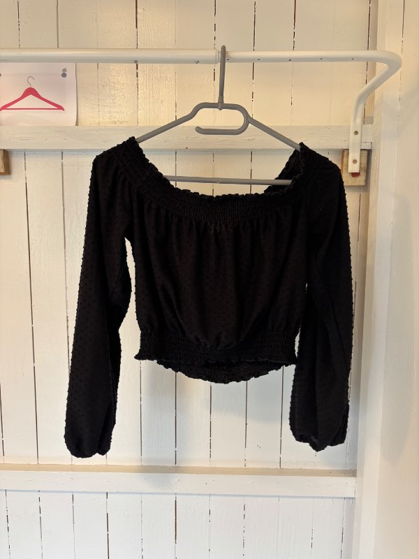 Svartur off shoulder toppur