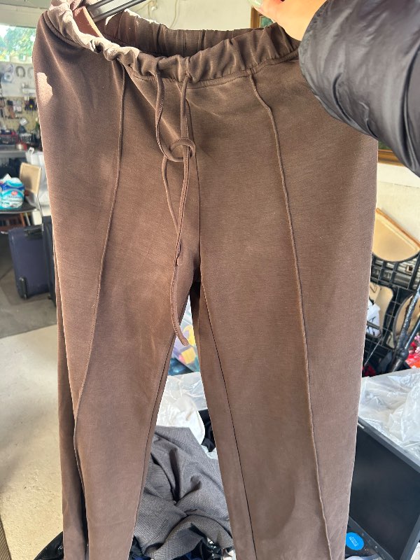 brúnar joggingbuxur