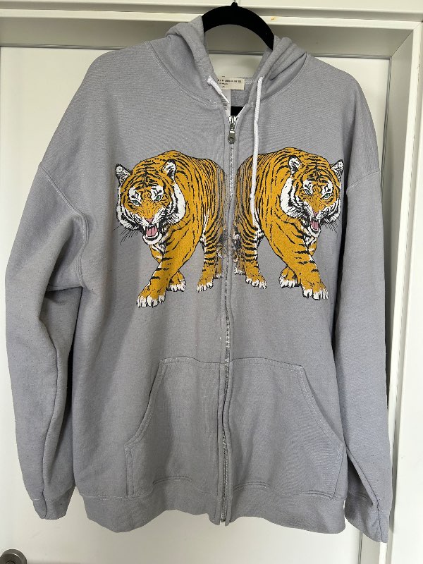 Urban outfitters hettupeysa