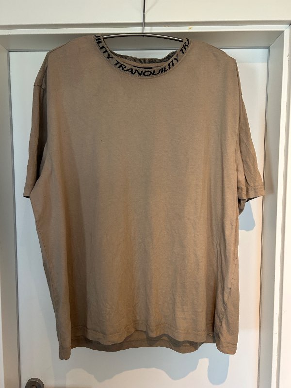 H&M stuttermabolur, ljósbrúnn með merktum kraga