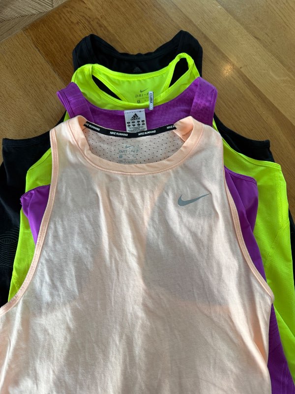 Adidas bleikur íþróttatoppur*