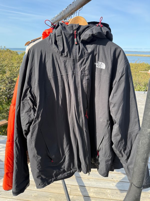 North Face svört úlpa