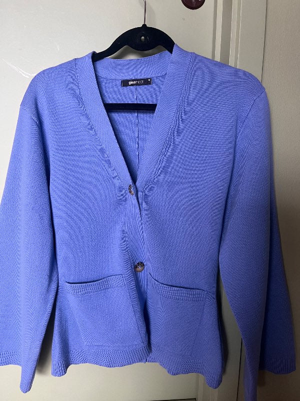 Blá hneppt peysa Gina Tricot