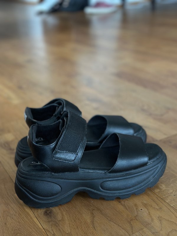 SIXTY7 sandalar svartir