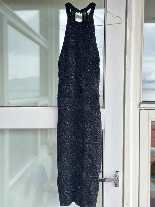 Svartir glimmer kjóll opinn í bakið