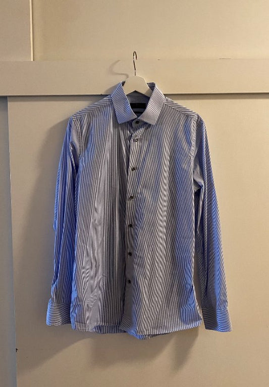 Men’s blue shirt