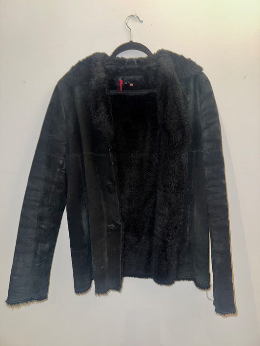 Svartur stuttur jakki hlýr