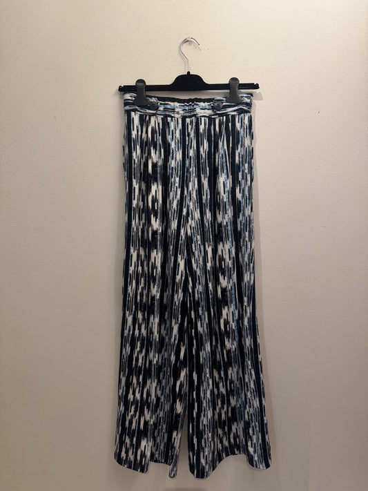 Bláar munstraðar buxur