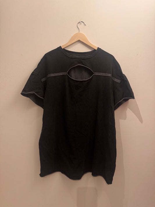 Síður bolur með opi að framan