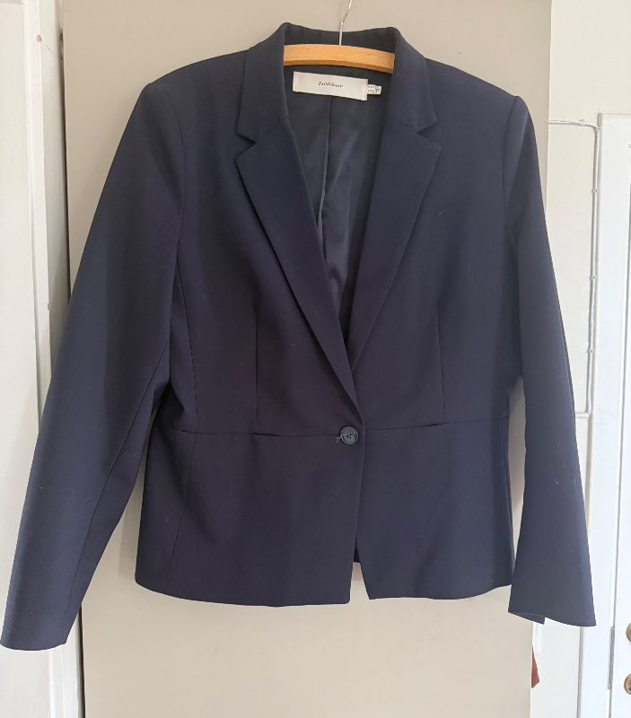 In wear jakki dökk blár aðsniðin