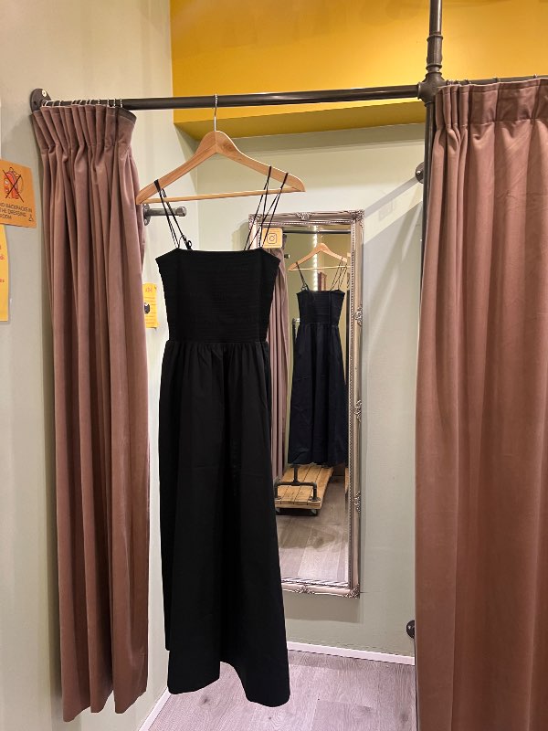 Svartur poplin kjóll