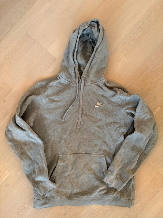 Nike hettupeysa grá