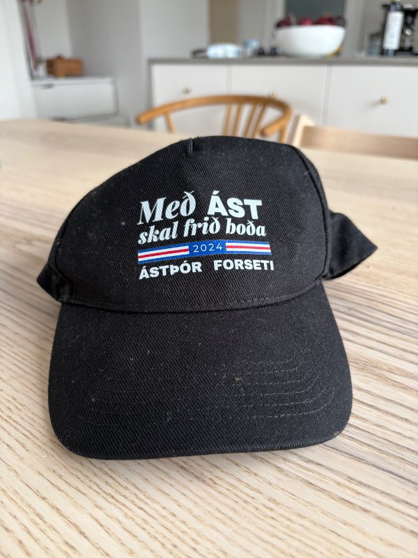 Ástþór forseti 2024 derhúfa