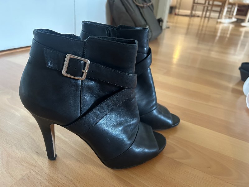 Vince camuto pinnahælar