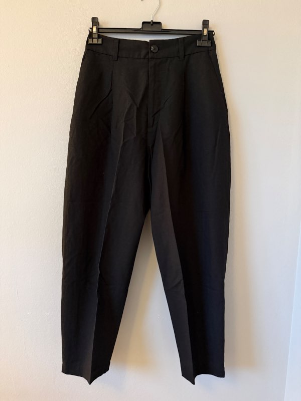 Uniqlo svartar buxur
