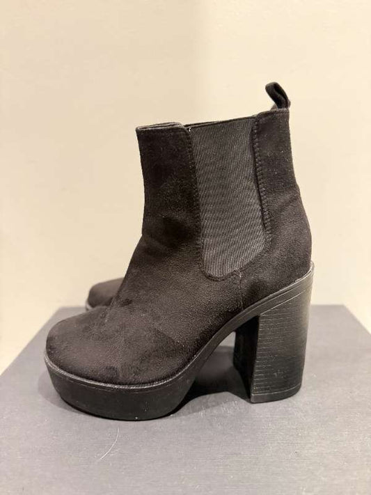 Svört hæla stígvél – Platform, faux suede
