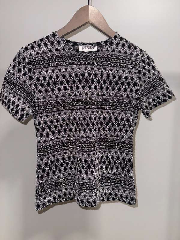 Vintage Jacquard Stuttermabolur – Svartur og grár