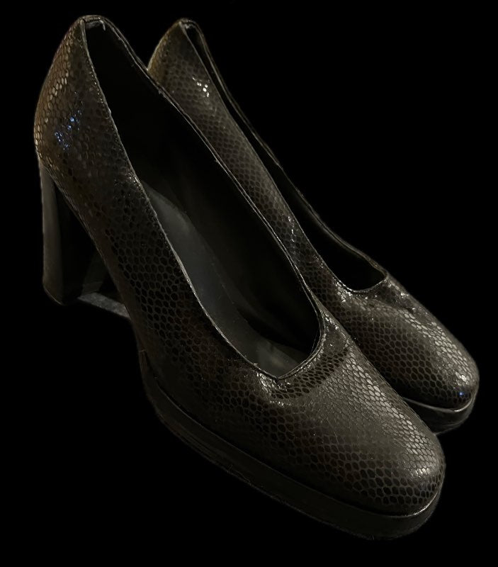 Svartir shiny hælar