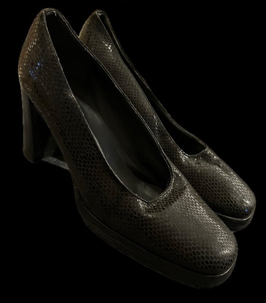 Svartir shiny hælar