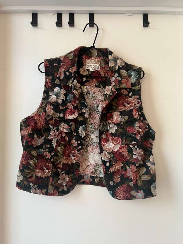 VTG blómavesti