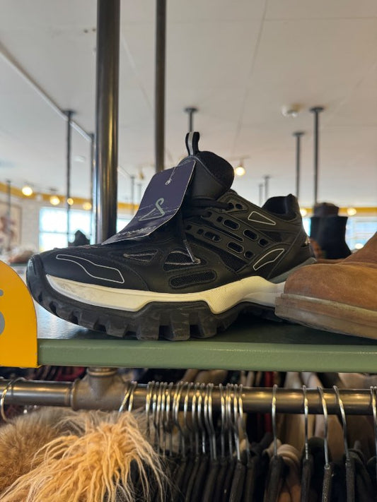Axel Arigato svartir sneakers