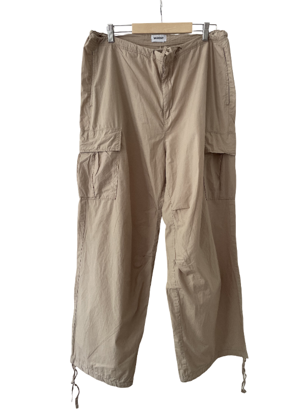 Beige parachute buxur - Weekday