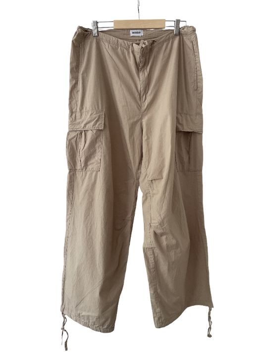 Beige parachute buxur - Weekday