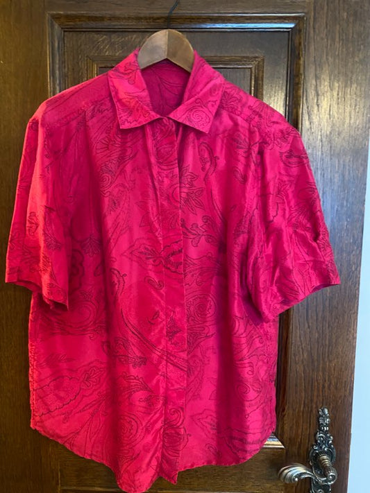 Bleikmynstruð silkiskyrta