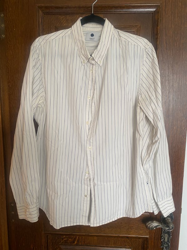 Skyrta blámynstruð