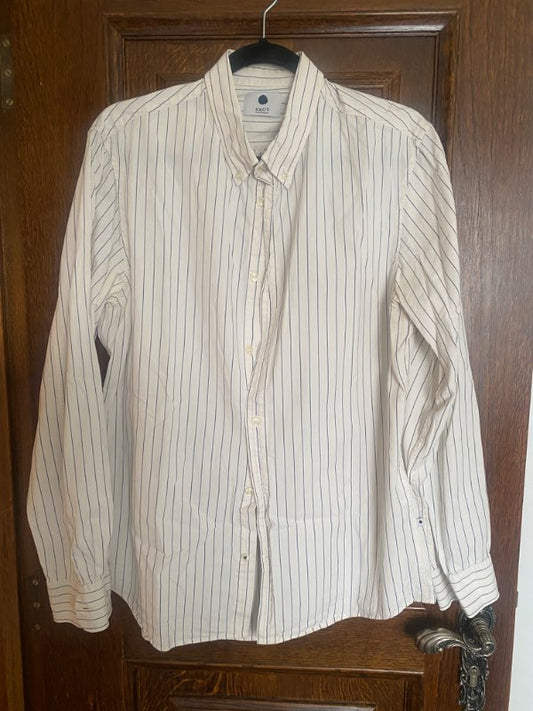 Skyrta blámynstruð