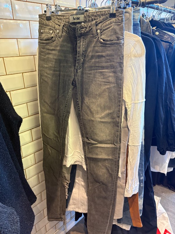 ACNE gallabuxur