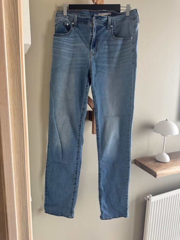 Levi’s 724 high rise strait