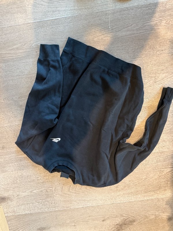 Nike peysa svört