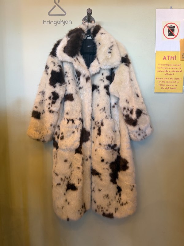 Cow print faux pels