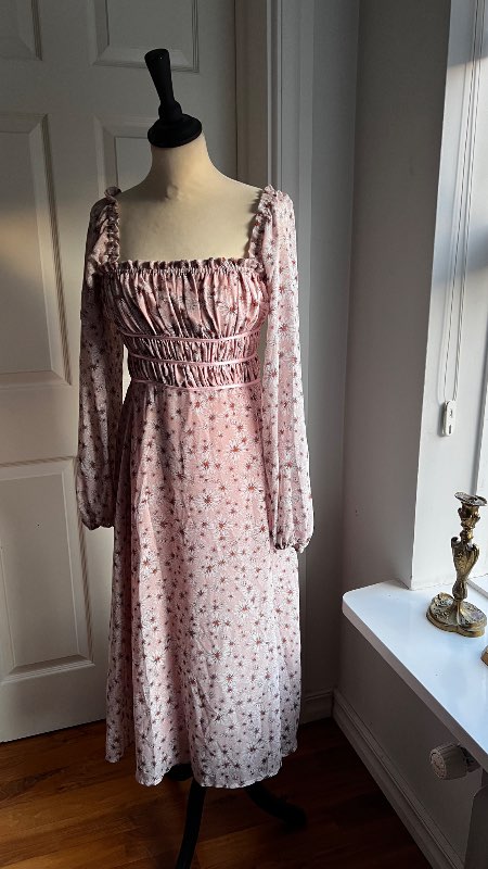 Bleikur blómakjóll