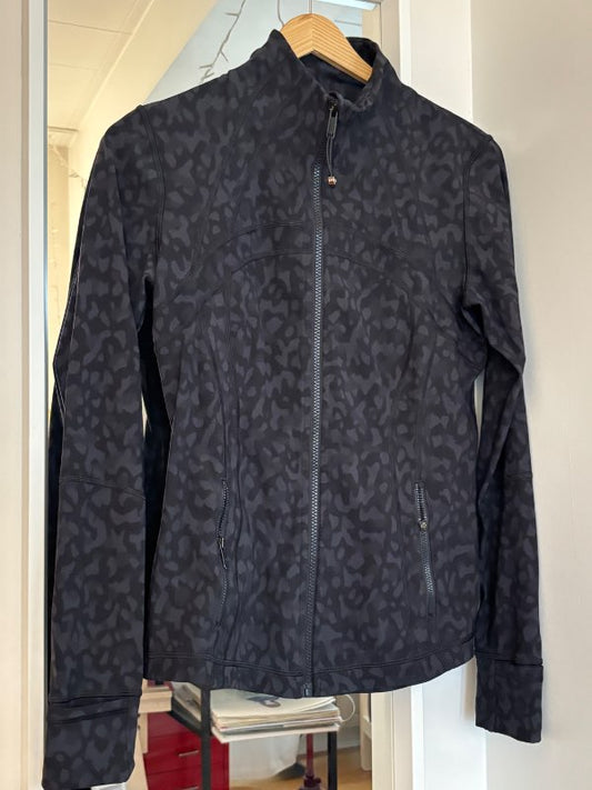Lululemon peysa ath. rennilás á vasa