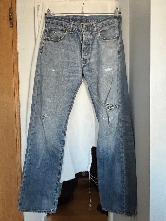 Levis 105 distressed
