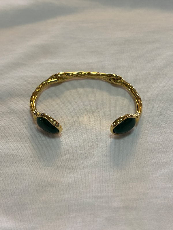 Gyllt armband, grænir steinar